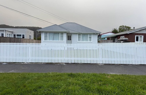Trentham House | Beautiful 3-bedroom house in Upper Hutt Central