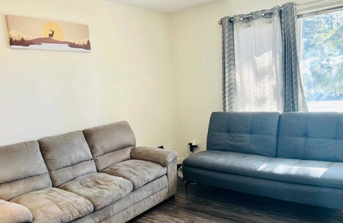 Saskatoon House | Beautiful 3-bedroom townhouse with free parking