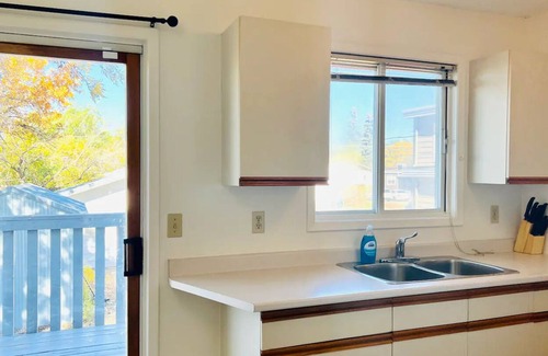 Saskatoon House | Beautiful 3-bedroom townhouse with free parking