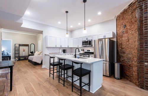 Shelby Park House | BEAUTIFUL 3 BEDROOM SHELBY PARK HOME *FREE ONSITE PARKING*