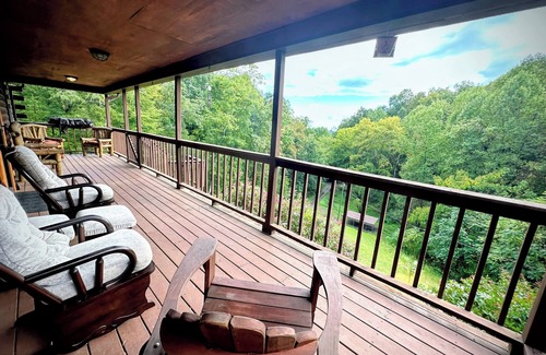 Mooresburg House | Beautiful 3-bedroom log cabin in wonderful Mooresburg TN on gated 2 plus acres.