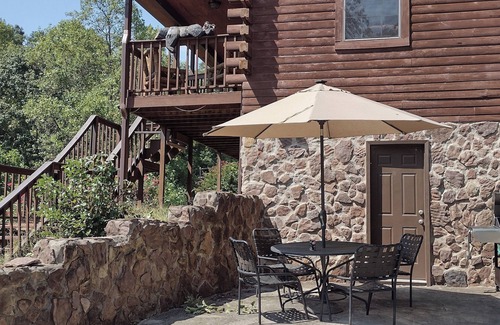 Mooresburg House | Beautiful 3-bedroom log cabin in wonderful Mooresburg TN on gated 2 plus acres.