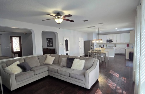 Far North Central House | Beautiful 3 bedroom house with private pool, WiFi, San Antonio Rim/Cantera area