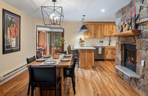 Old Town Condo | Beautiful 3 bedroom, pet friendly, magnificent river views, walk to WP resort
