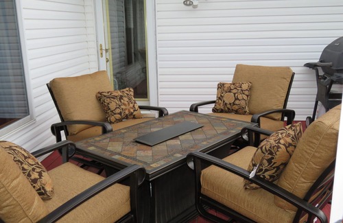 Lincoln House | Beautiful 3 BR home with easy access to I-80 and 10 minutes to downtown.