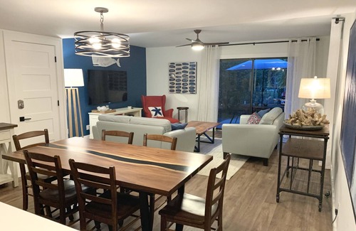 Folly Field Villa | Beautiful 3 Bedroom Villa, a quick walk to the ocean! Quiet and roomy!