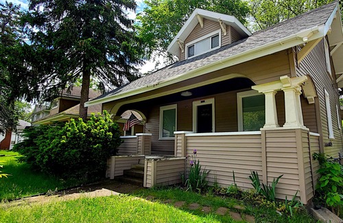 Northeast South Bend House | BEAUTIFUL 3bd 2br /BLOCKS AWAY FROM NOTRE DAME /EDDY ST