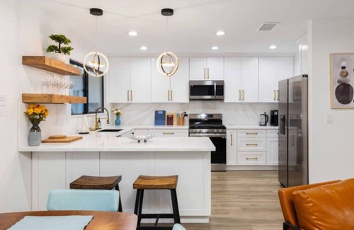 Van Nuys House | Beautiful 3BD Home in the Valley w/Pool