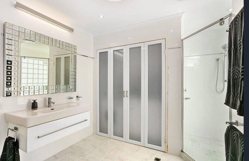 Perth Apartment | Beautiful 3BR Beachside Apt in Cottesloe!