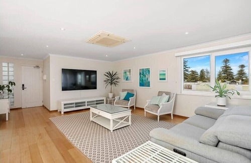 Perth Apartment | Beautiful 3BR Beachside Apt in Cottesloe!