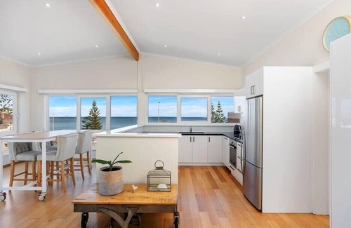 Perth Apartment | Beautiful 3BR Beachside Apt in Cottesloe!