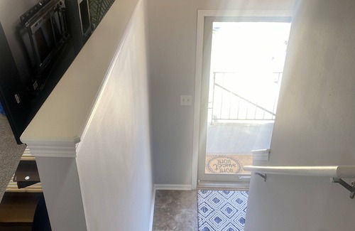 Lincoln House | Beautiful 3BR home close to Memorial stadium and I-80