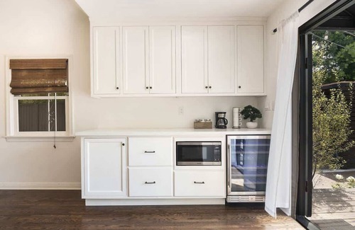 Pico - Robertson House | Beautiful 3BR Home w/Pool & Jacuzzi Prime LA Stay