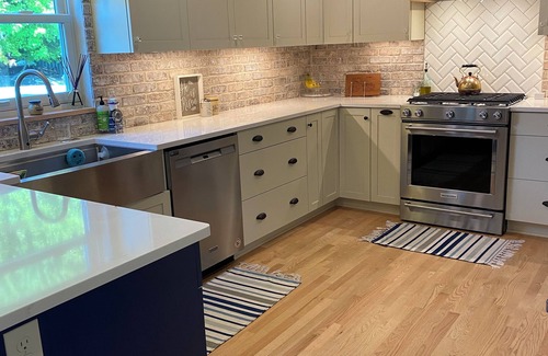 Oshkosh House | Beautiful 3br Home with Pool 2.3 miles from EAA