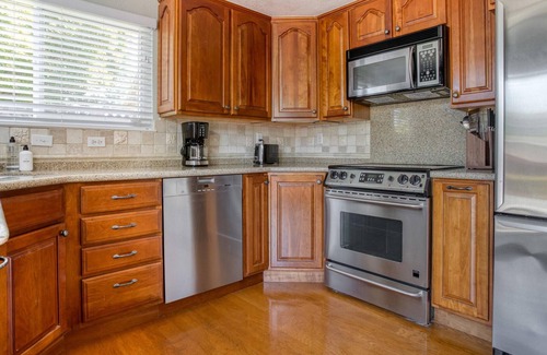 Fremont House | Beautiful 3BR House in Fremont w/ Parking