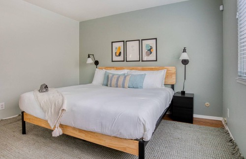 Fremont House | Beautiful 3BR House in Fremont w/ Parking