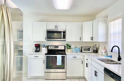 Indian Wells House | Beautiful 3BR House w/Private Pool near Disney