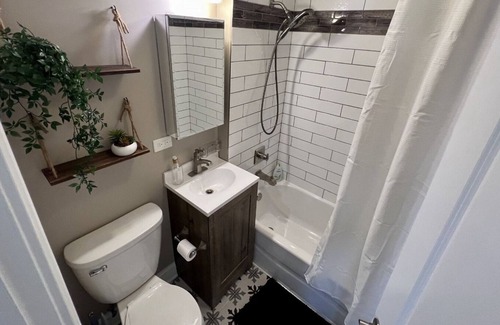 Rolling Meadows House | Beautiful 3br in Rolling Meadows: Free Cleaning Fee!