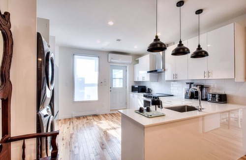 Maisonneuve Apartment | Beautiful 3BR in Montreal famous Saint Catherine