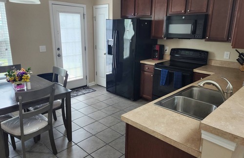 Summerville House | BEAUTIFUL 4 BDR HOME!! All the space you'll need!
