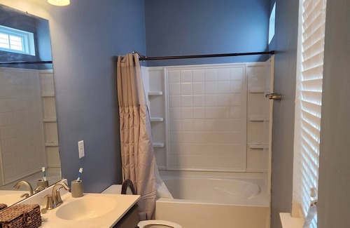 Summerville House | BEAUTIFUL 4 BDR HOME!! All the space you'll need!