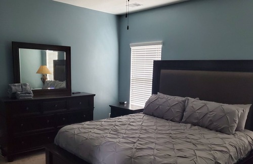 Summerville House | BEAUTIFUL 4 BDR HOME!! All the space you'll need!