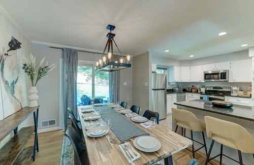Alcova Heights House | Beautiful 4 bed/3 bath Home in Arlington. Sleeps 10. Approx 10 min DC