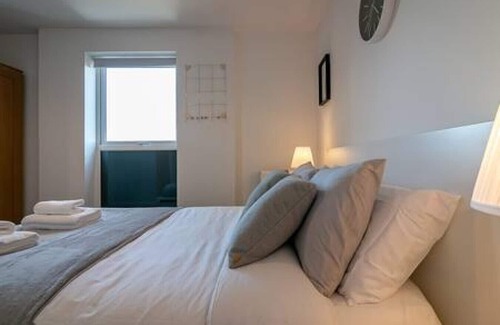 Milton Keynes Apartment | Beautiful 4 Bed Apartment In Milton Keynes