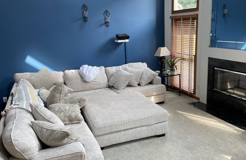 Sylvania House | Beautiful 4 Bed, Game Room, Fire Pit, Backyard