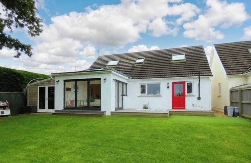 Haverfordwest House | Beautiful 4-Bed House with countryside views