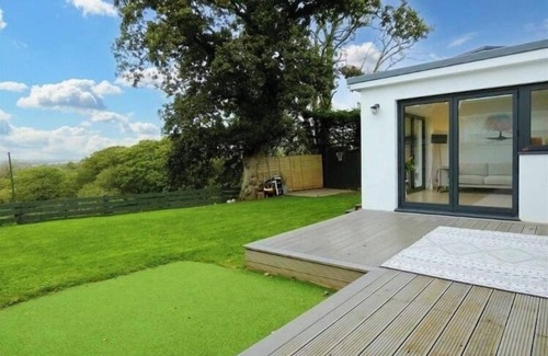 Haverfordwest House | Beautiful 4-Bed House with countryside views