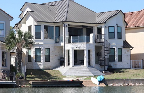 Horseshoe Bay West House | Beautiful 4 bed room 3 1/2 Bath room , Waterfront home in the heart of Horseshoe Bay.