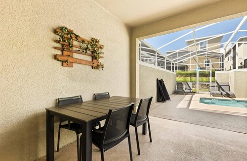 Four Corners House | Beautiful 4 Bed Town Home with Splash Pool-960LS