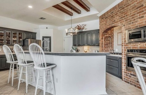 Wheatland House | Beautiful 4 bedroom 3 bath-POOL- sleeps 8 montly rates available