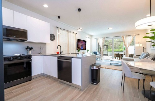 Four Corners Apartment | Beautiful 4-bedroom House with Splash Pool
