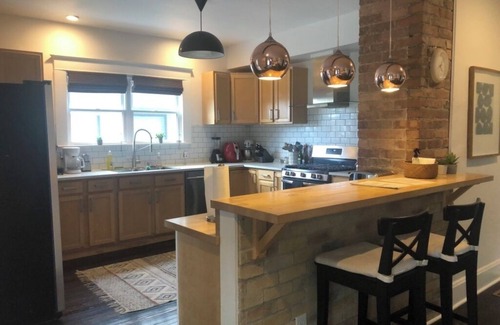 Near Eastside House | Beautiful 4-bedroom,2 Story house in downtown Indianapolis: WIFI, AC, firepit,