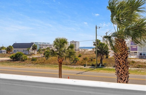 Waterside Village House | Beautiful 4 bedroom|Boat Dock | Pool & Hot Tub | 3 Min to Beach