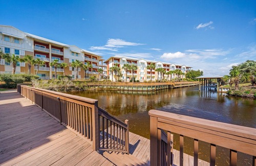 Waterside Village House | Beautiful 4 bedroom|Boat Dock | Pool & Hot Tub | 3 Min to Beach