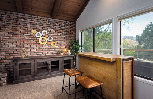 Three Rivers House | Beautiful 4-bedroom close to Sequoia Nat’l Park w/WiFi, Pool, Spa, Pet Friendly