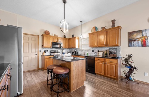 Greenwich House | Beautiful 4 Bedroom 3 bath home in nice Eastside neighborhood and LOTS of extras