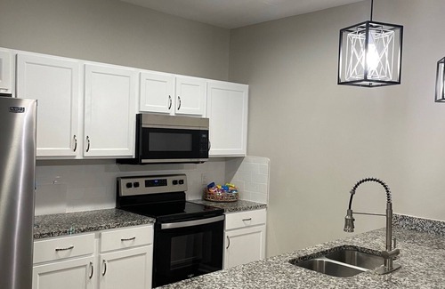 Oxford Condo | Beautiful 4-bedroom 4.5 bath Condo Less than 2 miles from Campus and the Square