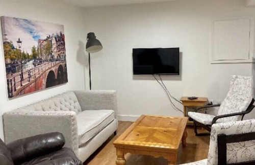 Bayview Cottage | Beautiful 4 Bedroom 2 Bathroom Cottage - 5 minutes from Cavendish Beach!