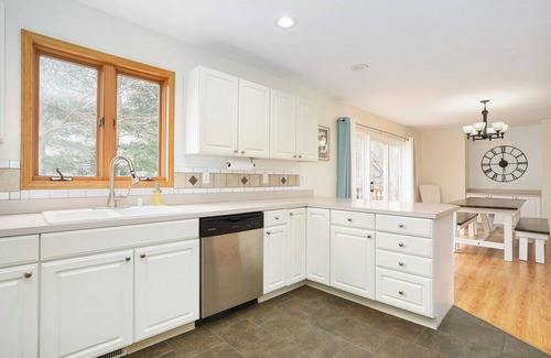 Macatawa House | Beautiful 4 Bedroom Family home. Minutes to downtown Holland & Saugatuck!