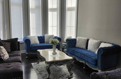 Brampton House | Beautiful 4 Bedroom Home, Large Ravine Backyard.