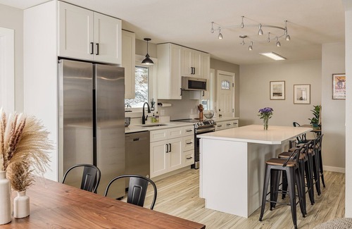 Seward House | Beautiful 4-bedroom house - Walking distance to Downtown and Sea Life Center!