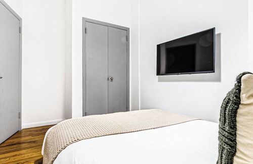Garment District Apartment | Beautiful 4-Bedroom Loft by Times Square!
