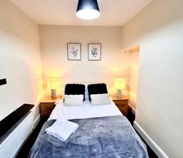 Hull House | Beautiful 4 bedroom property with 5G WI-FI and smart tv