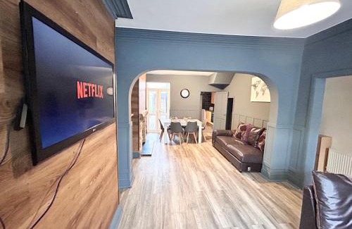 Hull House | Beautiful 4 bedroom property with 5G WI-FI and smart tv