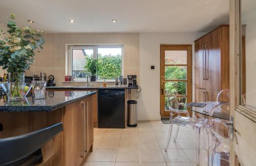 Belfast House | Beautiful 4 bedroom Townhouse minutes from Belfast City Centre