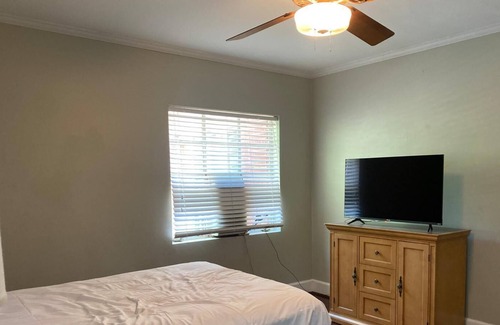 Montgomery House | Beautiful 4 bedroom Home in Capitol Heights minutes to downtown.